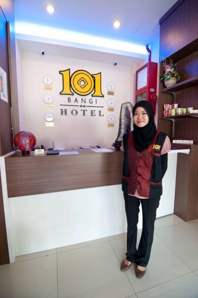 101 Hotel Bangi Eksteriør billede
